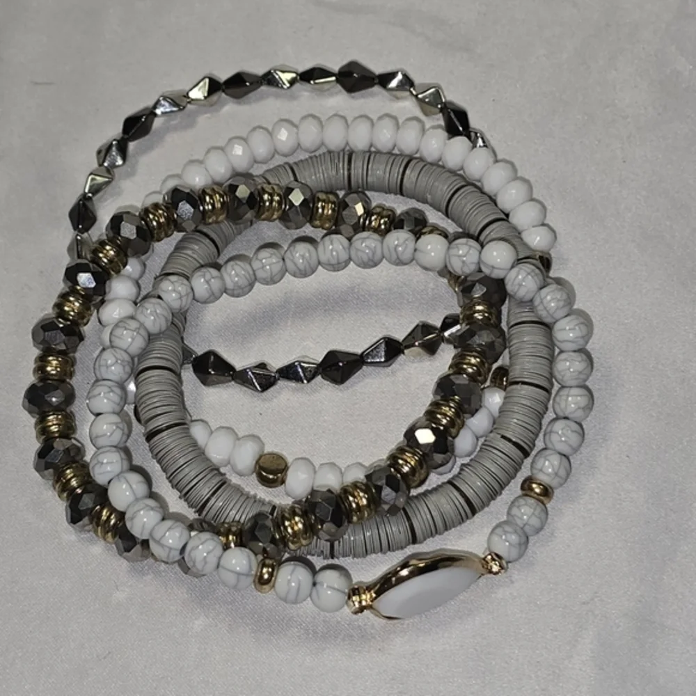 House Of Harlow 1960 Grey Neutral Tone Multi-Layer Beaded‎ Bracelet Set New